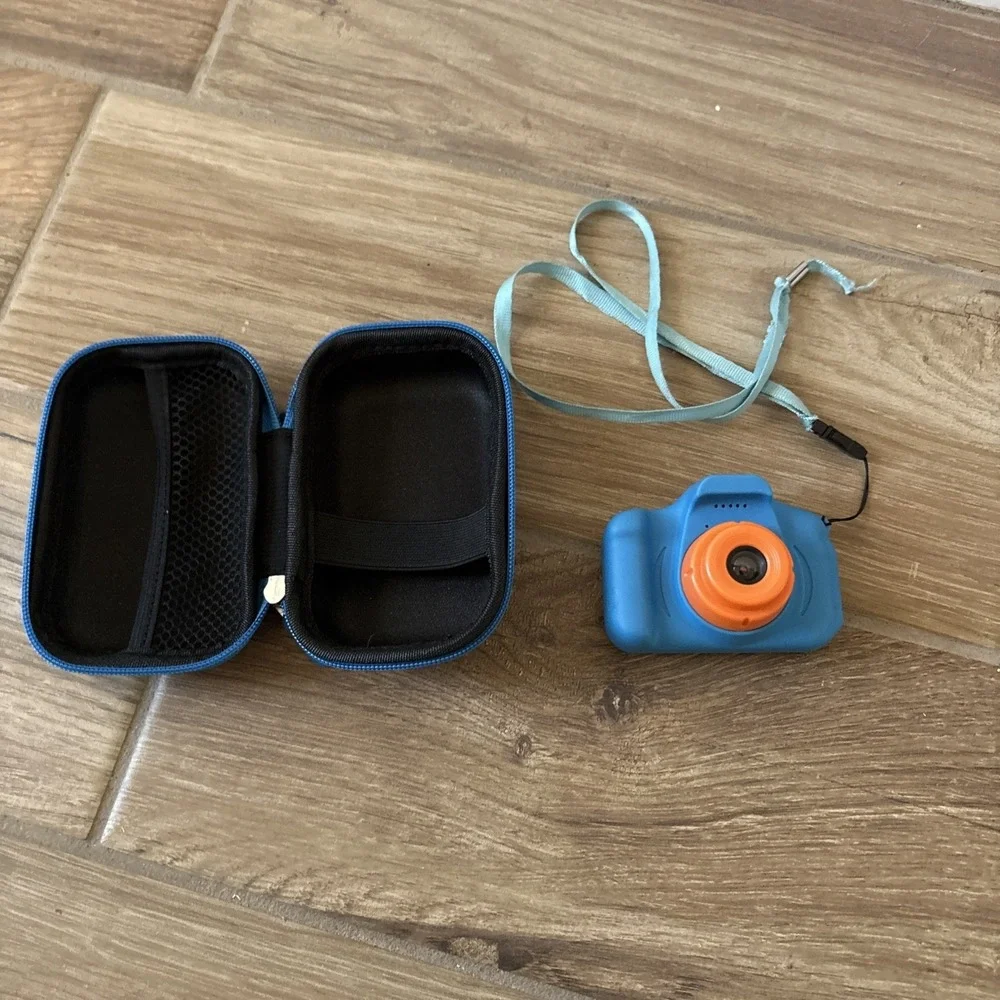 Children's‎ Digital Camera Blue Without SD Card W/ Blue Case Tested- Works!